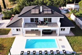 New Villa with Pool